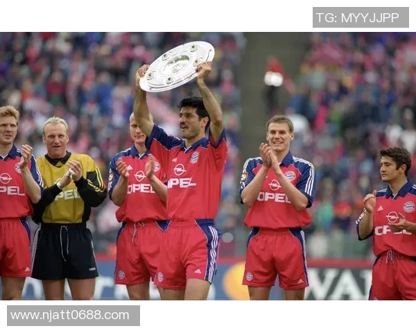 亨克与梅赫伦激战正酣谁能在这场对决中笑到最后