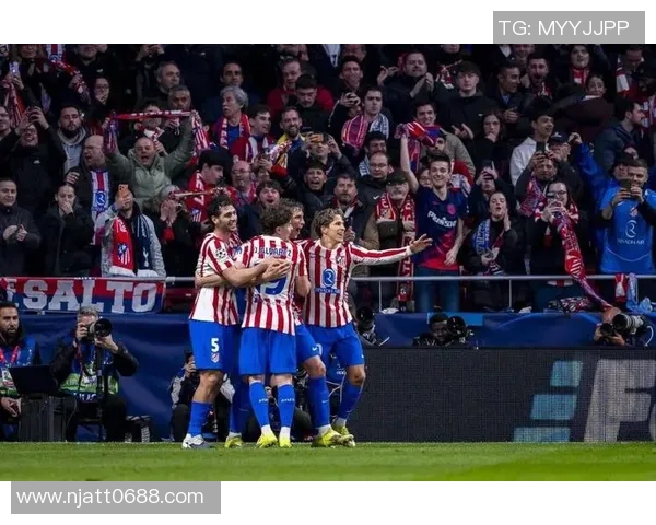 热刺与巴萨激战成和双方在友谊赛中展现精彩表现与战术博弈